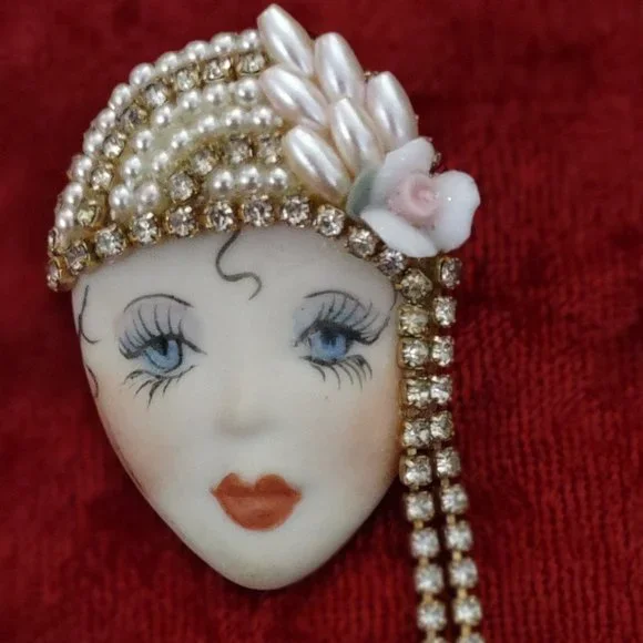 Vintage flapper brooch. Porcelain hand painted face. EUC - Picture 1 of 3